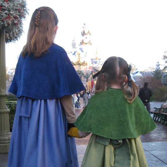 Anna of Arendelle Jumper and Blouse Size 4 - Picture 4 of 11